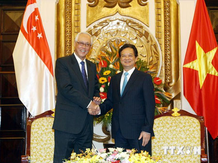 Thủ tướng Nguyễn Tấn Dũng tiếp nguyên Thủ tướng, Bộ trưởng Danh dự Cấp cao Singapore Goh Chok Tong.